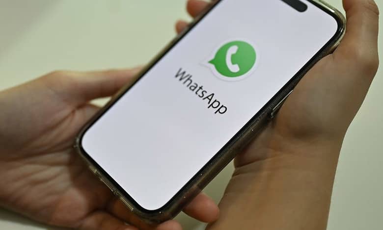 WhatsApp down globally, users rush to X