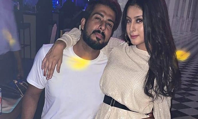 Isha Malviya's photo with ex-boyfriend goes viral