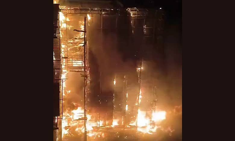 Huge fire breaks out at shopping mall in Hyderabad