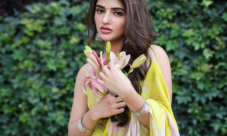 Sree Leela Teams Up with Ravi Teja, Exits Vijay Deverakonda's film