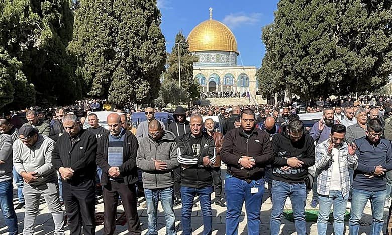 Al-Aqsa Mosque: 20K Palestinians perform Friday prayers, largest since start of Gaza war