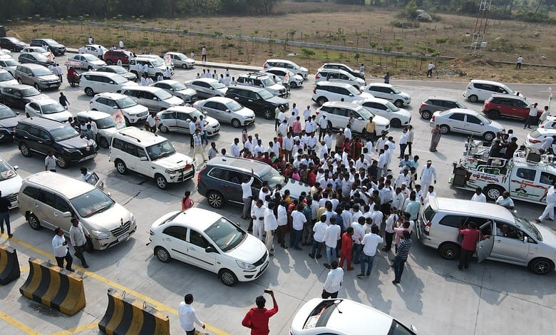 Telangana: Bhatti’s wife rallies with 500 cars to submit application for LS ticket