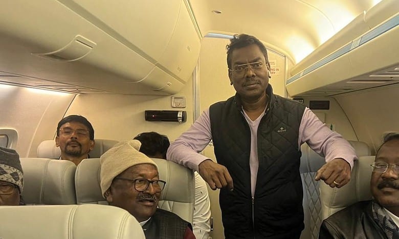Hyderabad: Buses ready for JMM-led alliance MLAs at Begumpet airport