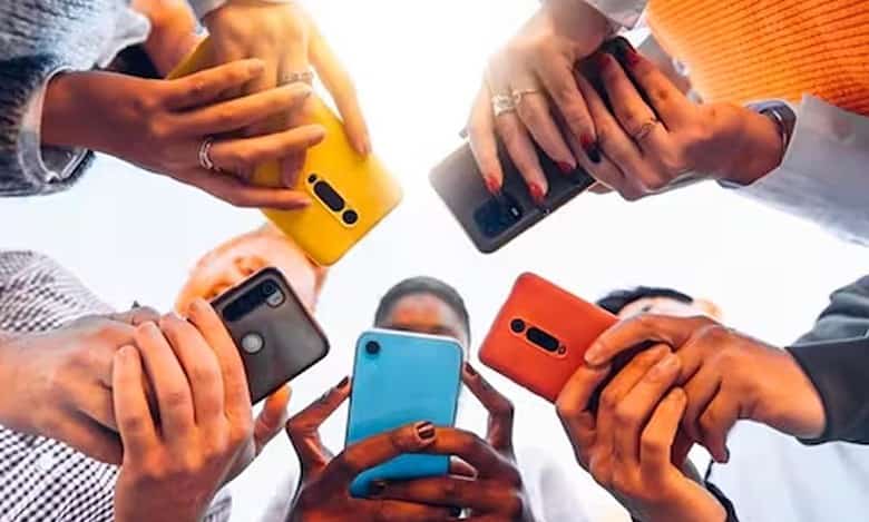 Hyderabad: 3 cops arrested for helping thieves steal cellphones