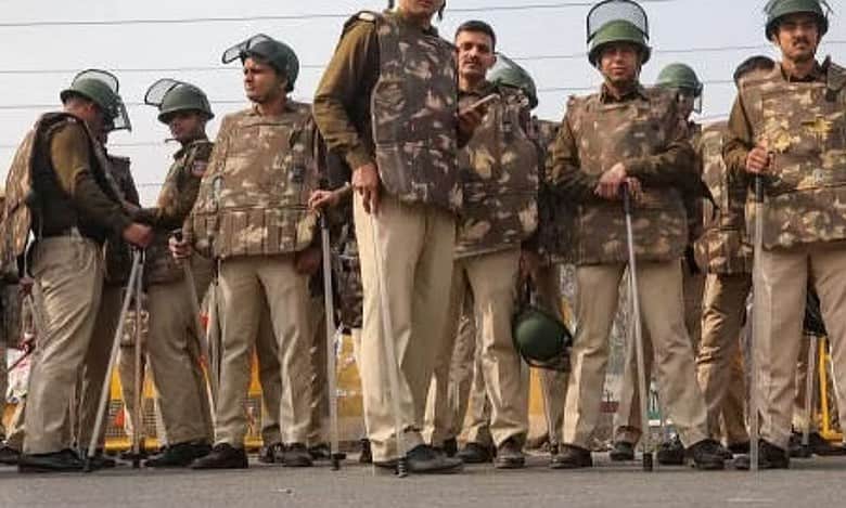 MP: Karnataka farmers marching to Delhi detained in Bhopal