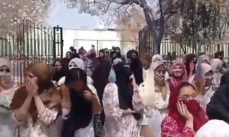 Hyderabad: Muslim students protest denial of permission to offer namaz