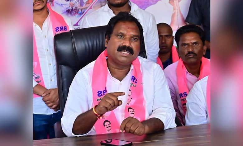 Telangana: BRS Warangal district prez Aroori Ramesh resigns from party