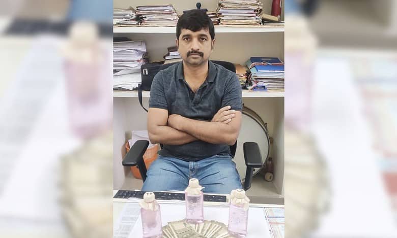 Electricity official demands bribe to process bill man's salary in Hyderabad