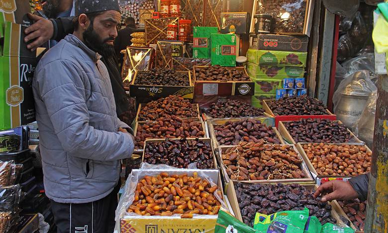 In pics: Local markets decked up in Kashmir as Ramzan begins