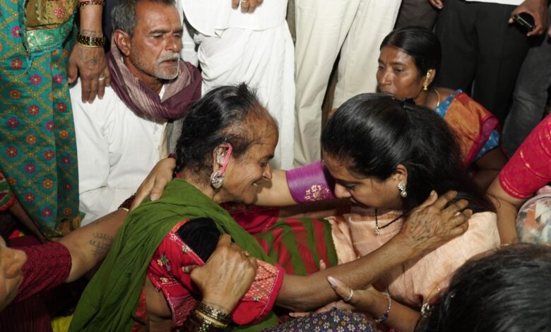 Telangana: Kavitha visits family of slain BC hostel student in Nizamabad