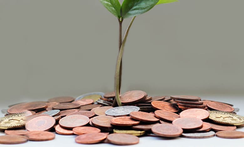 Indian women turn smart investors, beat men in SIP investments: Report