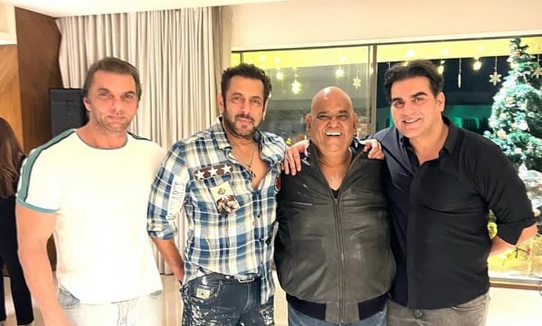 Salman Khan gets emotional remembering Satish Kaushik at 'Patna Shuklla' screening