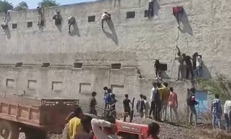 Watch: Families climb walls to help their wards cheat in Class 10 Haryana boards