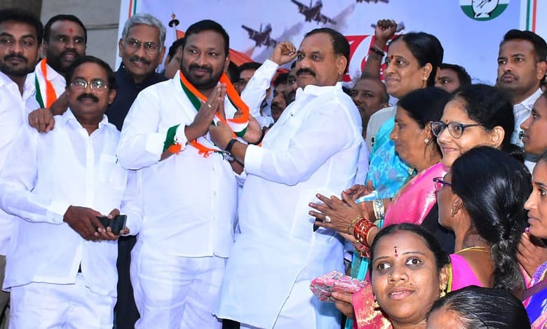 Telangana: Warangal MP Dayakar quits BRS, joins Congress