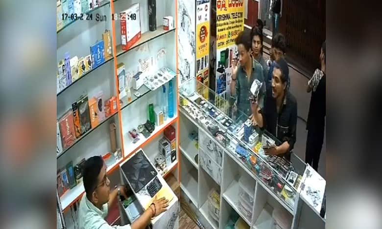 Bengaluru shopkeeper assaulted for playing bhajan before azaan