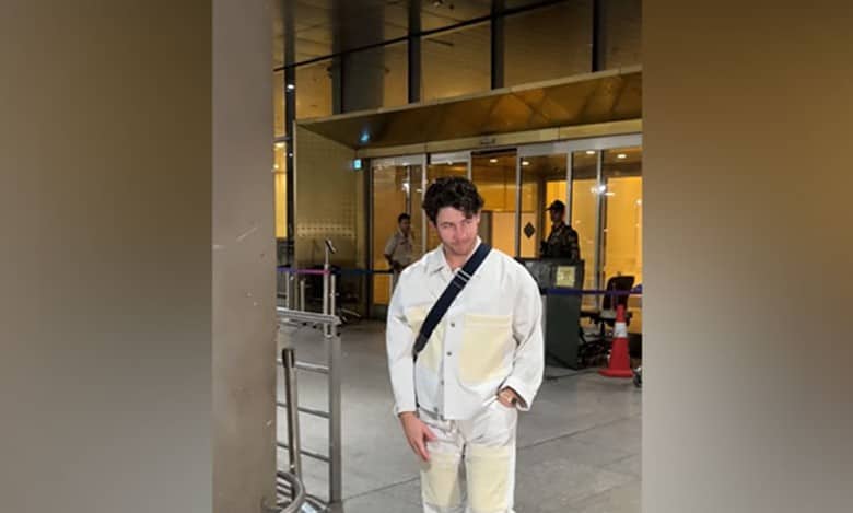 Nick Jonas arrives in Mumbai, joins Priyanka Chopra, Malti Marie