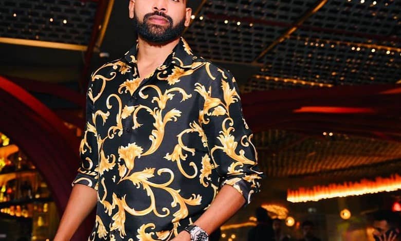 Mohammed Siraj at his favourite Chai spot in Hyderabad - Video