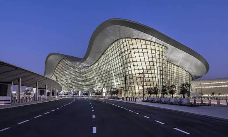 Abu Dhabi Airports, the operator of the Emirate’s five airports, has released its exceptional passenger traffic results for the first quarter of 2024. The travels of more than 6.9 million passengers were facilitated through the Abu Dhabi Airports’ network from January to March 2024, marking a robust surge of 35.6 per cent compared to the same period in 2023, when figures reached 5.1 million. Buoyed by strong global demand for passenger and commercial services, the first quarter of 2024 witnessed a positive upswing in flight movements, with 61,737 movements recorded, representing an 11.4 per cent increase compared to the same period in 2023. During this period, Zayed International Airport alone welcomed over 6.8 million passengers, who experienced the outstanding facilities and services offered at the newly launched terminal. This further cements its position as a leading hub, evidenced by significant jumps of 26.6 per cent in movements and 36.0 per cent in passenger traffic. Notably, in Q1 2024, Zayed International Airport expanded its airline database with the return of Turkmenistan Airlines and the launch of Hainan Airlines operating to Haikou, China, bringing the total number of regular scheduled operators to 29 airlines. London maintained its status as the top destination city with nearly 290,000 passengers travelling to and from the English capital, whilst the top five destinations also included Mumbai, Kochi, Delhi, and Doha. Elena Sorlini, Managing Director and Chief Executive Officer at Abu Dhabi Airports, said, “These figures demonstrate the continued success of our airports, which are increasingly attracting a growing number of airlines and passengers from around the world. Abu Dhabi Airport remains committed to investing in its facilities and services to enhance the passenger experience and wider value proposition to satisfy our existing airline partners and our common customers and attract new ones. With these strong Q1 results, the airport group is well-positioned for further growth and success in the future.” In addition to passenger growth, cargo traffic also registered significant expansion in Q1 2024, with 162,000 tonnes of air freight handled across all airports. This marks a notable increase of 25.6 per cent compared to the corresponding period in 2023 when the figure stood at 129,000 tonnes. This performance accentuates the Emirate’s role in facilitating global trade and commerce, driven by increased shipments of general cargo and specialised products including express deliveries, temperature-controlled, and pharmaceuticals.