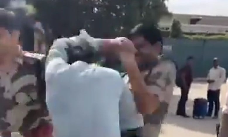 Delhi: BSF soldiers assault Muslim man carrying Iftari at metro station