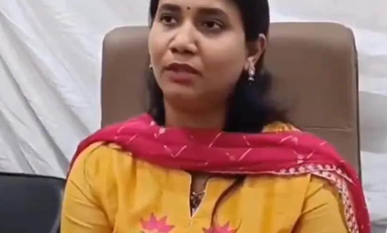 2BHK applicants protest at BRS Secunderabad by-poll candidate's house