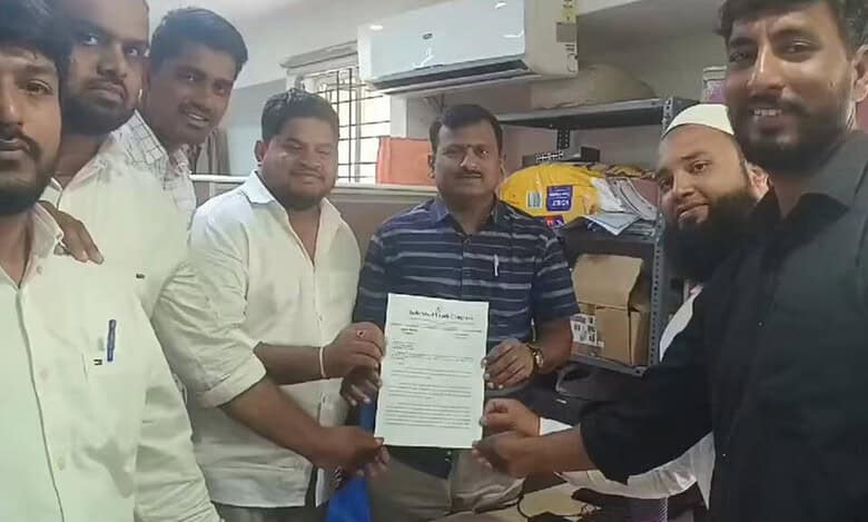 IYC leaders filing complaint against pro BJP influencers at Cyber Crime PS
