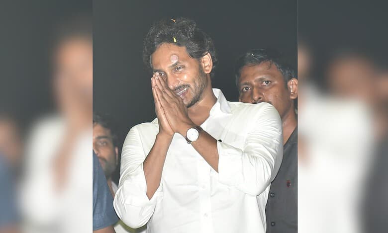 Stone attack on Jagan ignites war of words among AP parties