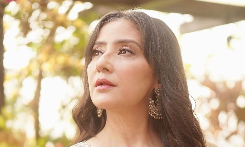 Manisha Koirala celebrates her health journey with her mom