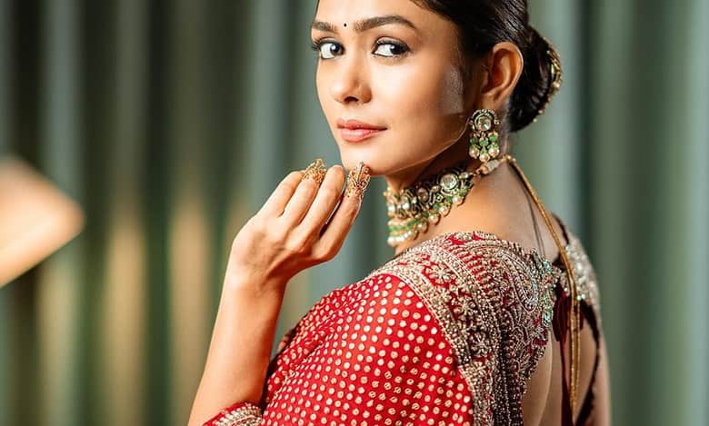 Mrunal Thakur is ‘finally’ on her way back ‘home’