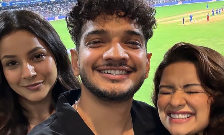 Trending photos: Shehnaaz Gill, Munawar Faruqui spotted together