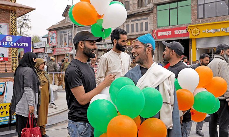 Srinagar: District Election Officer organizes ‘Nukad Natak’ under SVEEP