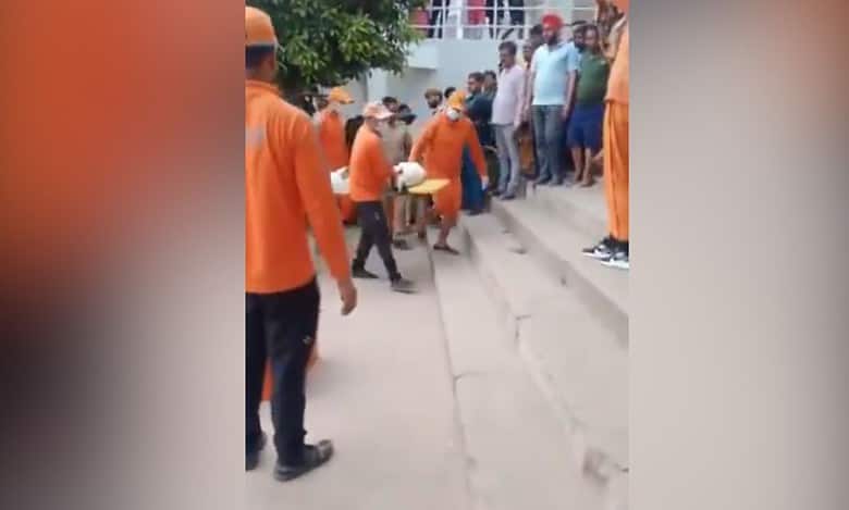 UP Dalit sanitation worker dies inhaling poisonous gas in Varanasi