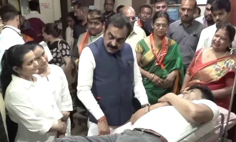 MP: 4 people injured after stage collapses during PM Modi's Jabalpur roadshow