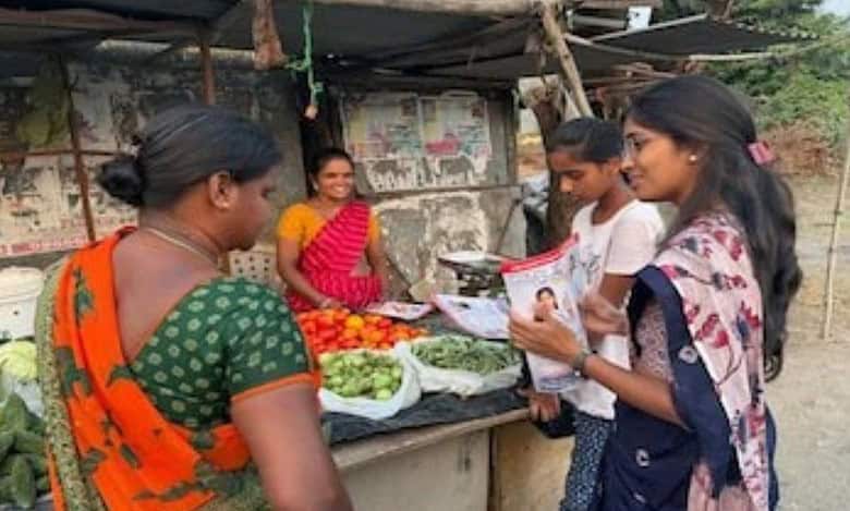 Telangana: Independent candidate pays LS election deposit in Re 1 coins