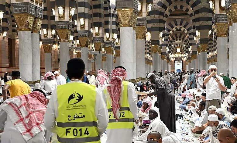 Volunteers work over 350,000 hours at Prophet's Mosque so far in Ramzan