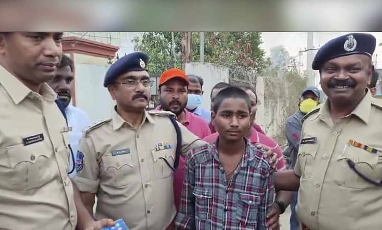 Telangana: Teenager saves lives of 50 workers trapped in Shadnagar fire