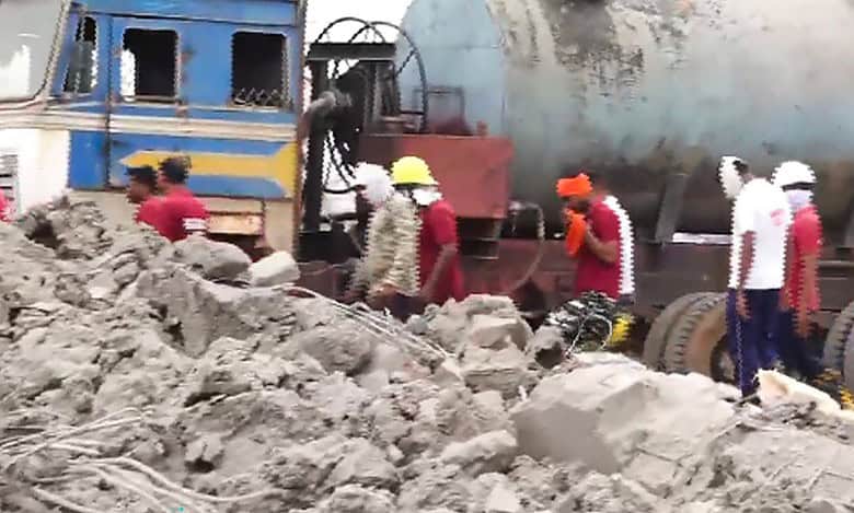 8 workers reported missing in explosives