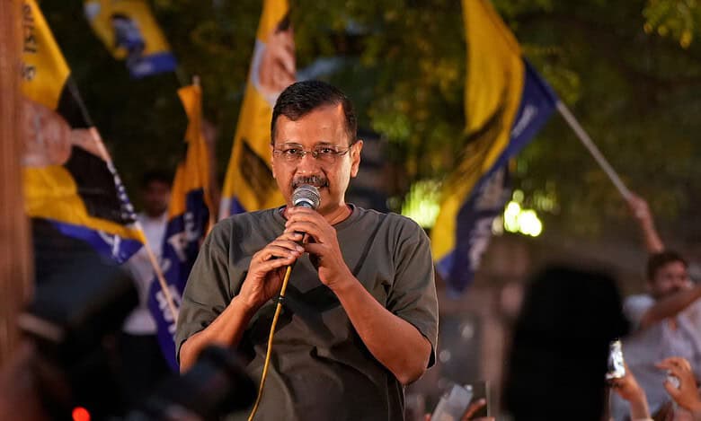 Out on bail, Delhi CM Kejriwal offers prayers at Delhi's Hanuman temple