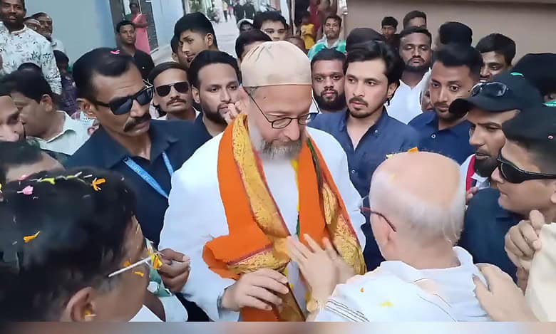 Watch: Hindu priest garlands Owaisi during campaign in Hyderabad
