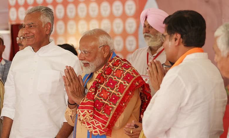 PM Modi ends campaign with yet another sharp attack on opposition