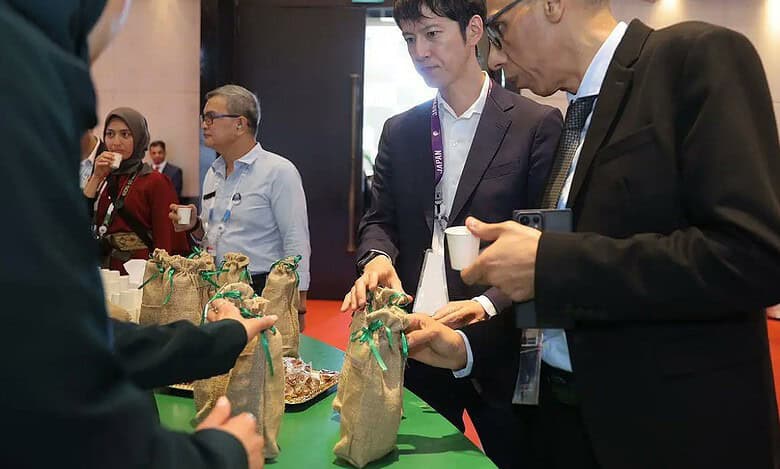 Saudi coffee, dates attract visitors at World Water Forum in Indonesia