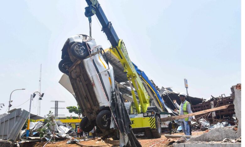 Mumbai billboard collapse: Search and rescue operation continues after 21 hrs