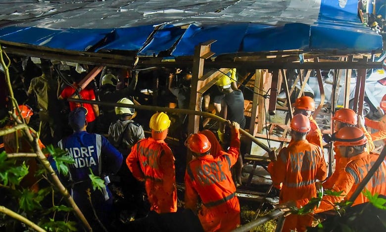 Mumbai hoarding collapsed