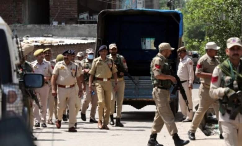 Jamaat-e-Islami man involved in anti-national activities surrenders in Kashmir