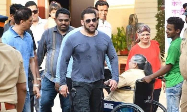 LS Polls: Salman Khan arrives in style to cast his vote in Mumbai