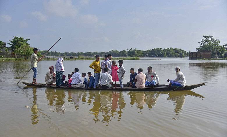 Over 3.9 lakh continue to reel under flood in Assam