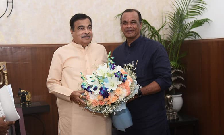Convert 16 highways in Telangana into National Highways: Venkat Reddy to Gadkari