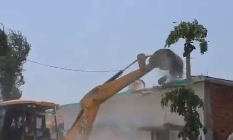 MP: Houses of 11 demolished after cops find beef in their refrigerators in Mandla