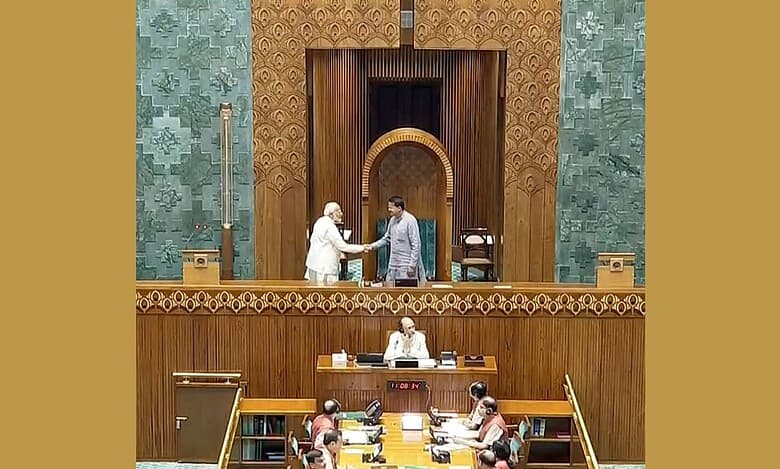 _Parliamentarians during the special session of the Parliament,