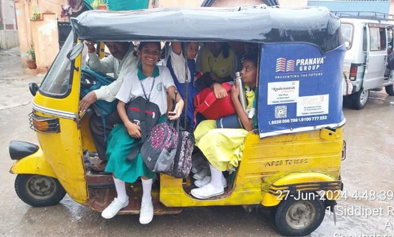 Hyderabad: Police crackdown on overcrowded vehicles ferrying schoolkids