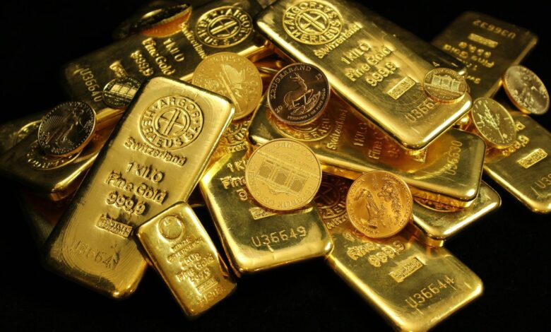 Hyderabad: servant couple steals gold, valuables worth 2 crore